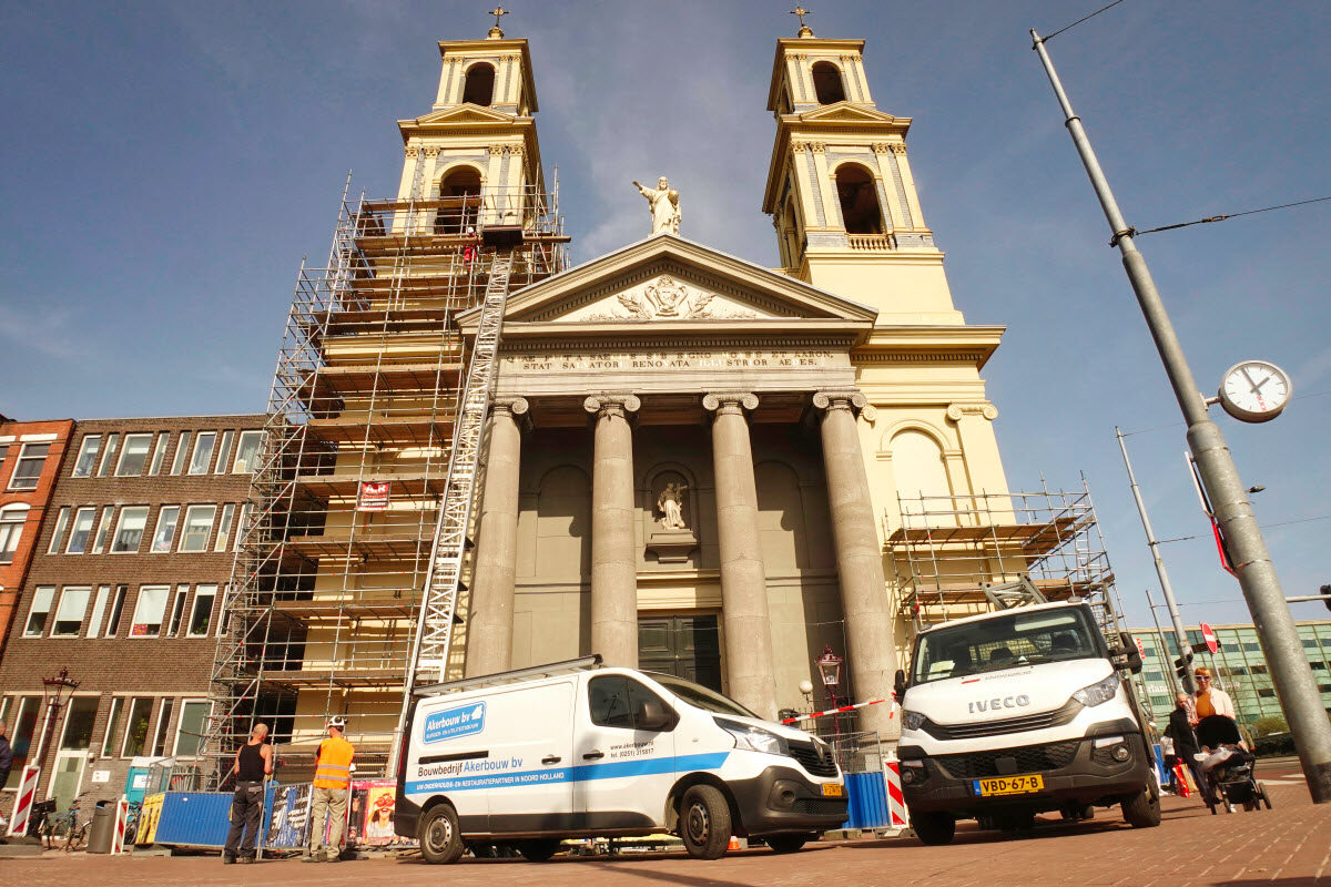 Mozes en Aäronkerk in steigers